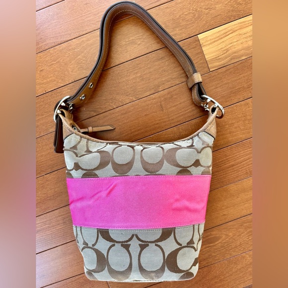 🩷LOW START🩷Coach Signature Rugby Duffle Shoulder Bag with Butterfly Charm. - Picture 4 of 15